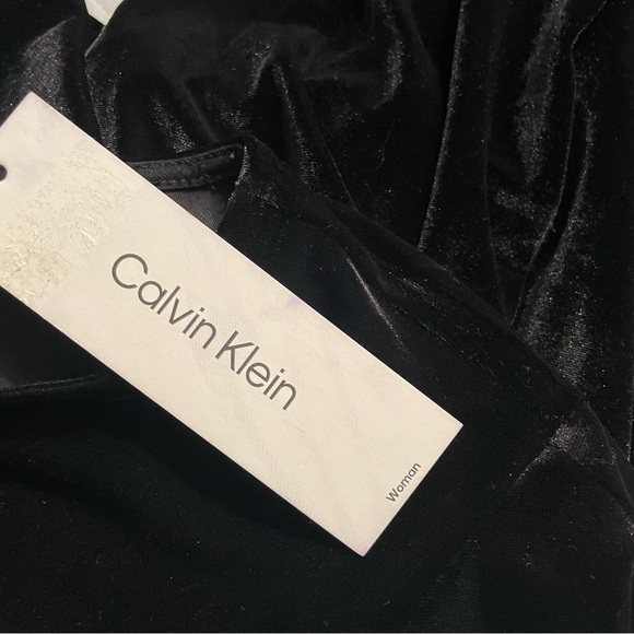 Calvin Klein Women's Black Velvet Top - Picture 9 of 10